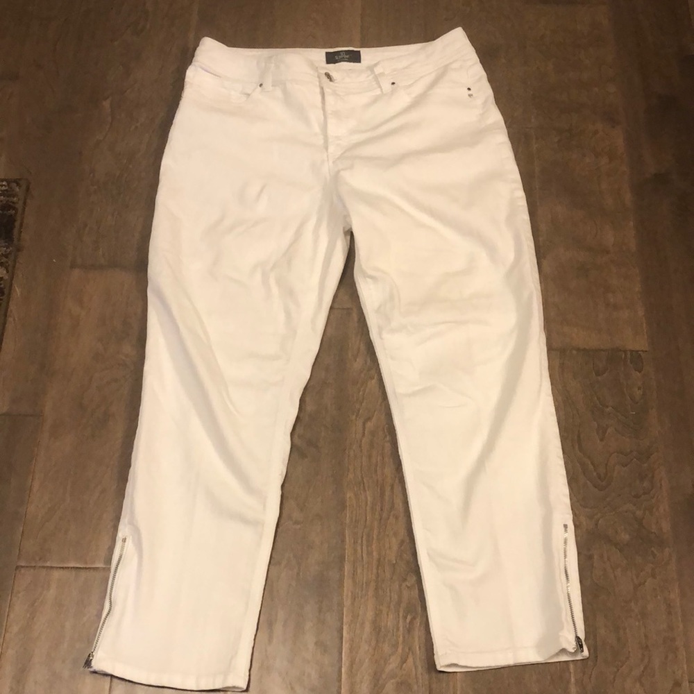 Chico’s So Slimming Ankle cropped jeans